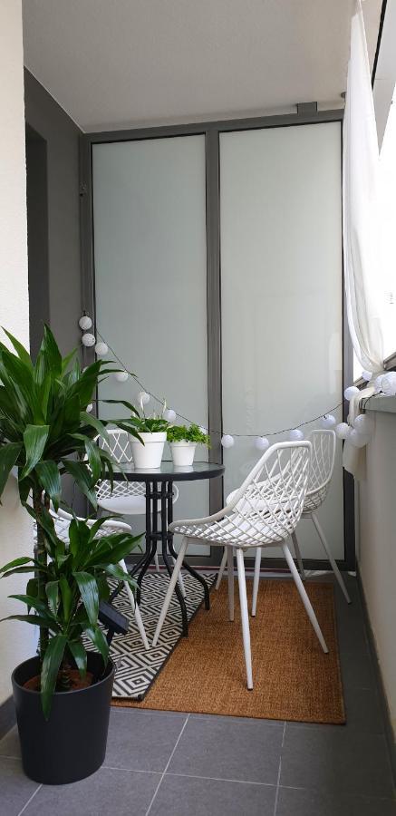 Bit Eccentric With The Balcony Appartement Warschau Buitenkant foto