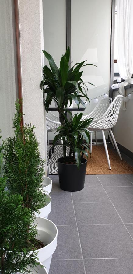 Bit Eccentric With The Balcony Appartement Warschau Buitenkant foto