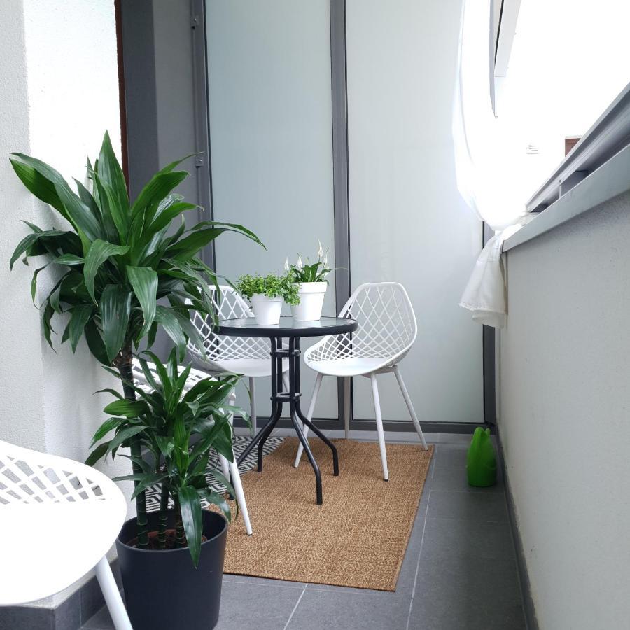 Bit Eccentric With The Balcony Appartement Warschau Buitenkant foto